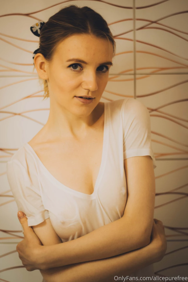 Wet t- shirt 