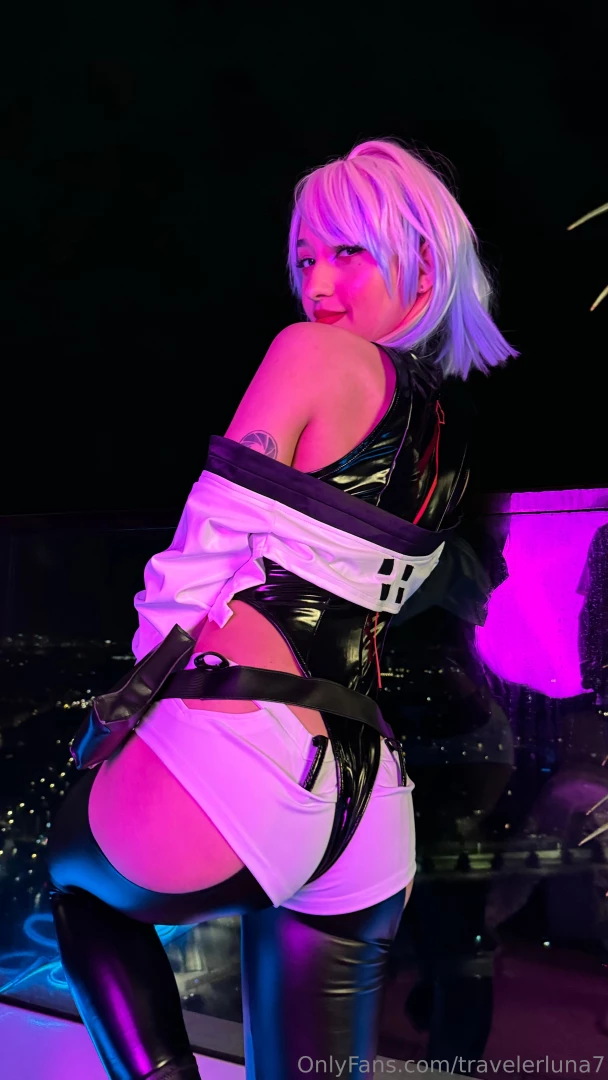 Extra as verme en cosplay 