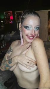 Whore sends christmas nudes