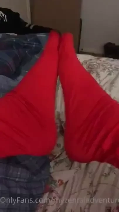 Good ol zentai feet rubbing 