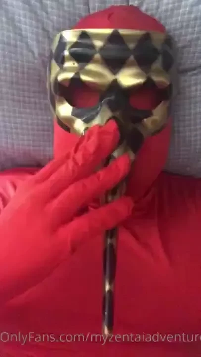 Now with checkered venetian mask 