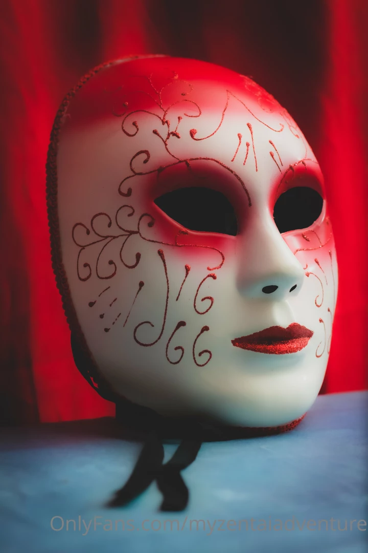 My signature mask the lacroix mask lovely isnt it 