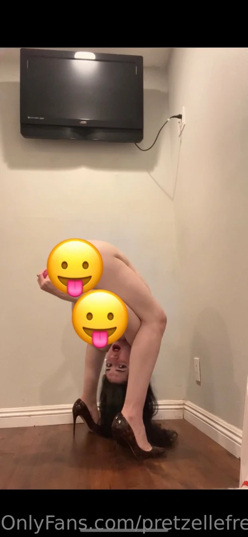 The best part of being a contortionist is being able to do fun stuff part 1 