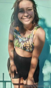 Because i look pretty do you think it s like that honey