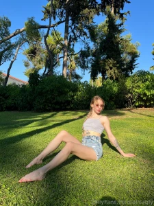 Hi my name is alice and i am 22 years old i come from beautiful