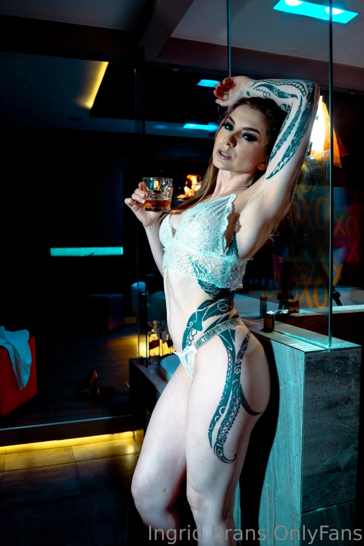 Bajamos las luces un poco escoges m sica suave y me escribes 