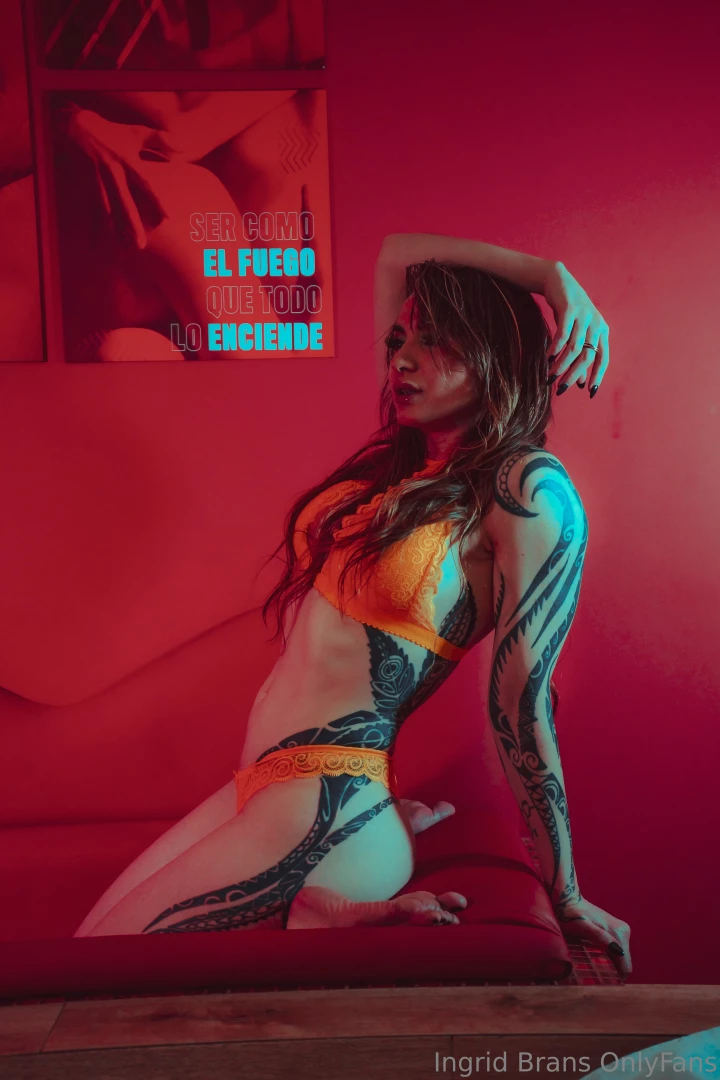 Se empieza a calentar la ma ana amor y as como ella me quiero calentar 