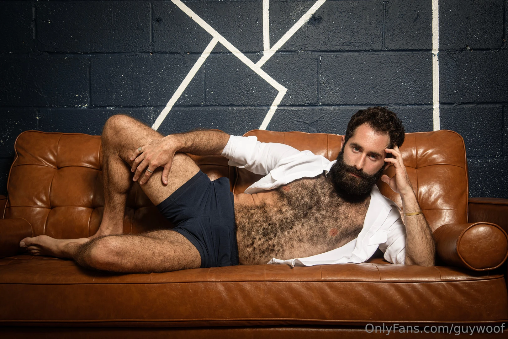 A man s natural habitat on the couch - before getting serviced by 