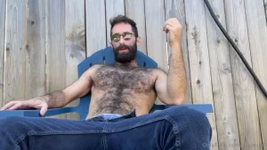 After an afternoon of working in the backyard i got to chill and jerk