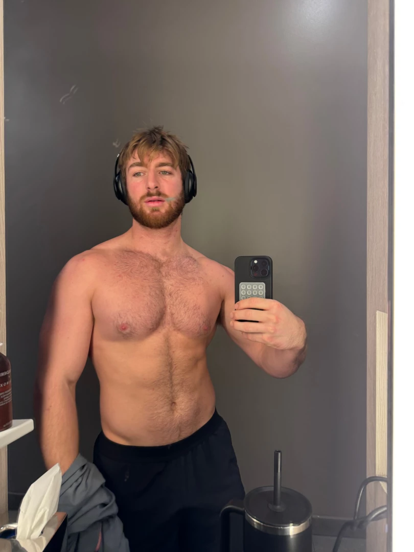 Which one of y all blew a load on this mirror at equinox 