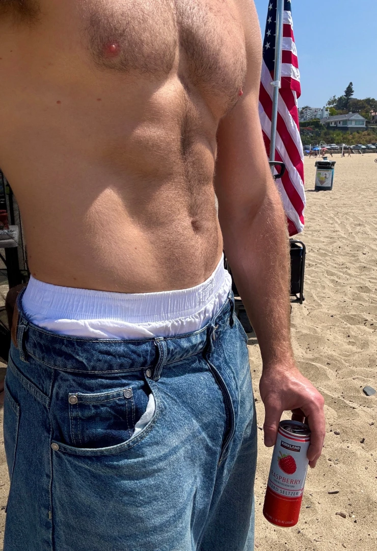 Hold my thick can for me 