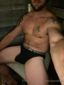 Who s cumming to get a taste of what i ve got underneath these