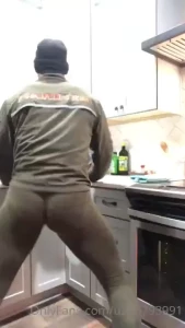 Just a marine shaking his ass how would you like to mount up on me