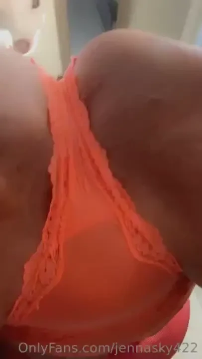 Let mommy sit on your face baby 