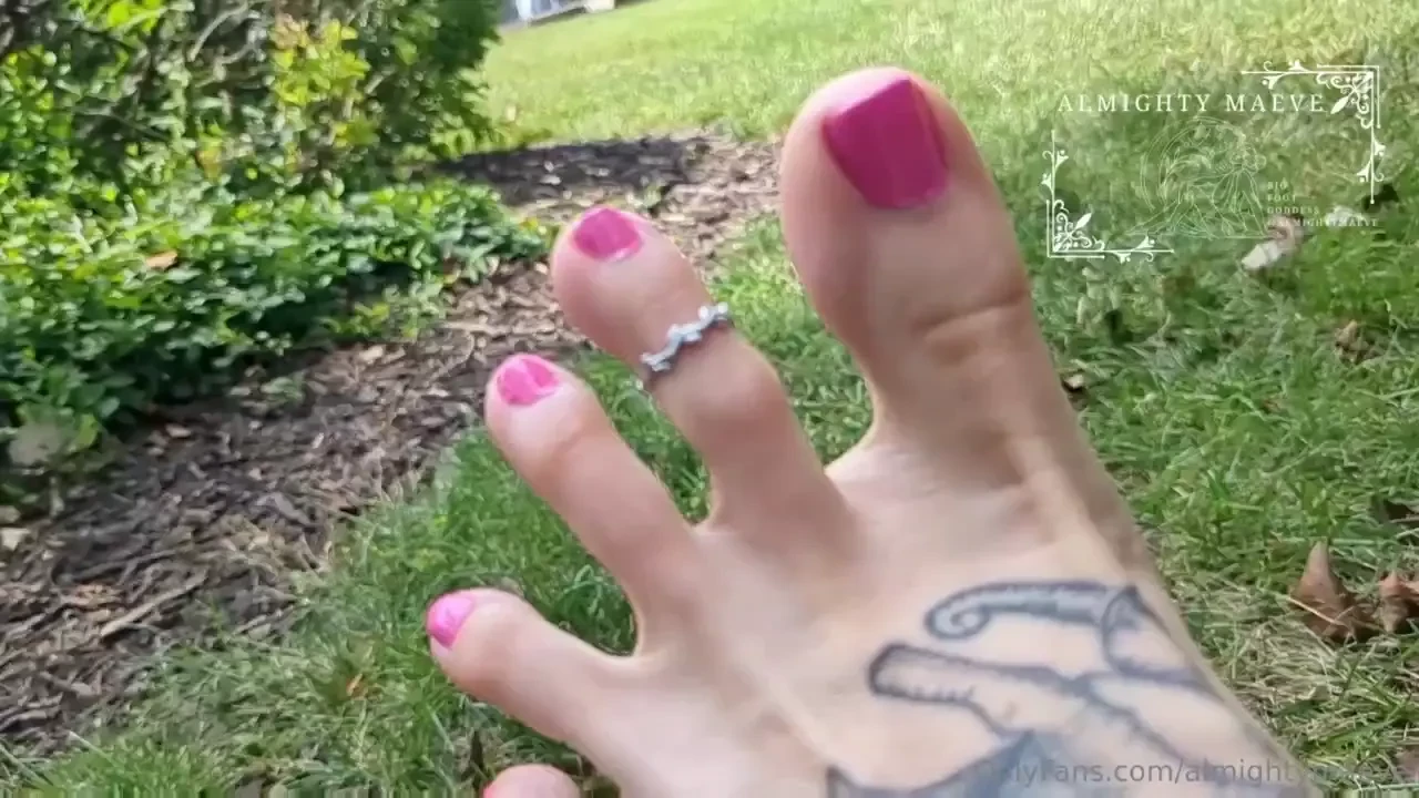 Fun fact i recorded this with my right foot i picked it up off the 