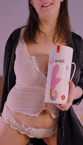 French first english below ne te fie pas sa taille ce petit lapin sait