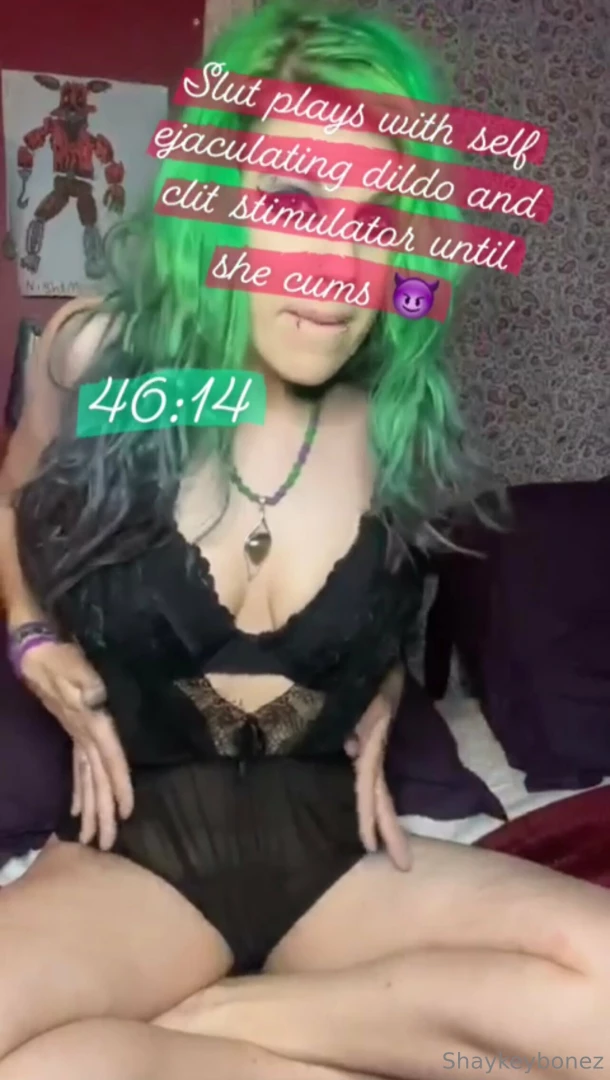 L k thi p t t 46 14 green hair d slut plays with her self ejaculating 