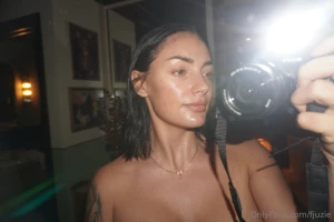 Full nude pic in your dm