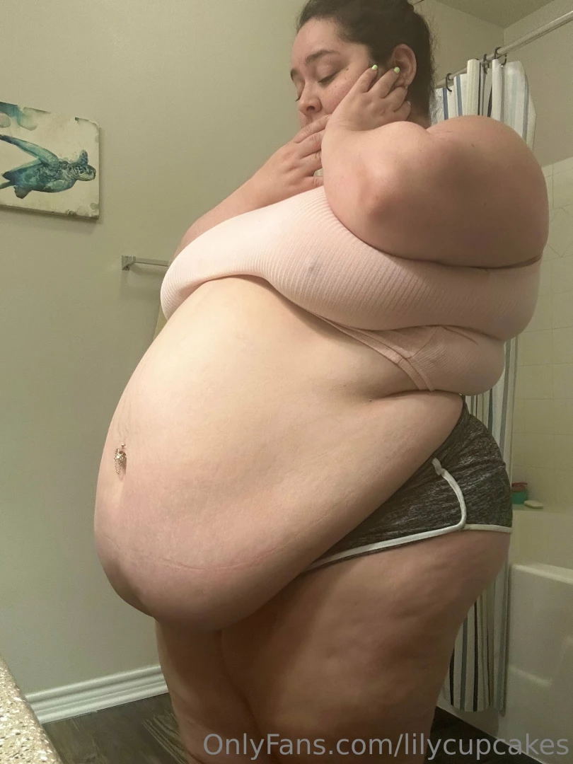 Smoke break look at the imprint from my tight shorts hugging around my part 8 