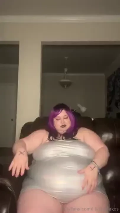 Big fat tiddy goth gf cheats on her diet going to try to send this one 