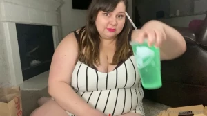 Fast food stuffing curvage told me not wearing panties is a no no sooo part 1