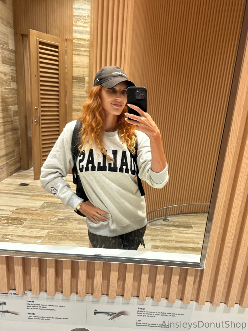 How do we feel about airport bathroom selfies 