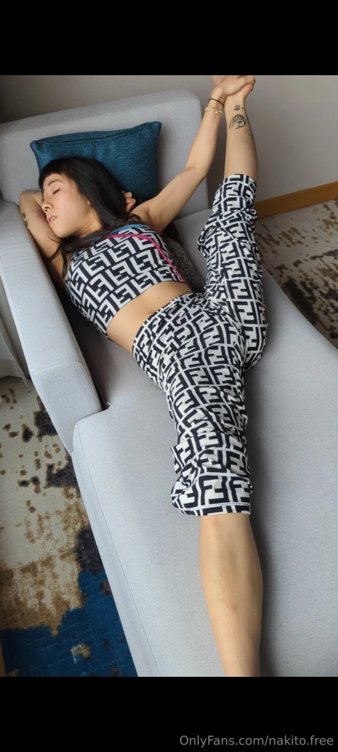 Omg you see this screenshot of that video i show off my flexibility in 