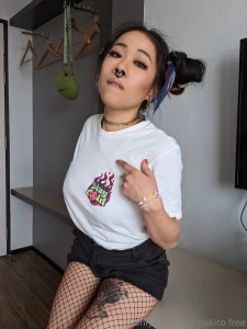 Look how my thights looks in these spicy fishnet tights some amazing