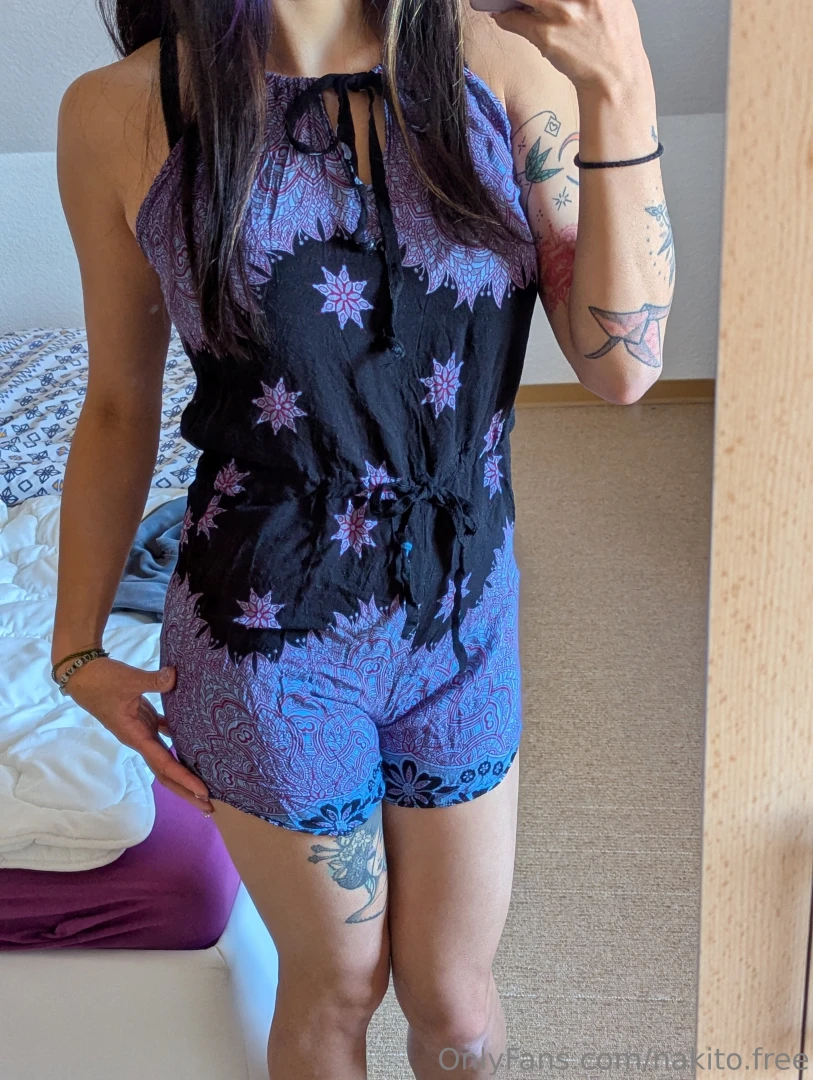 What a tight and short jumper not my favourite style but i like to try 