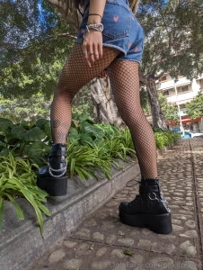 You like the focus on my legs here comes a set mixed with some close