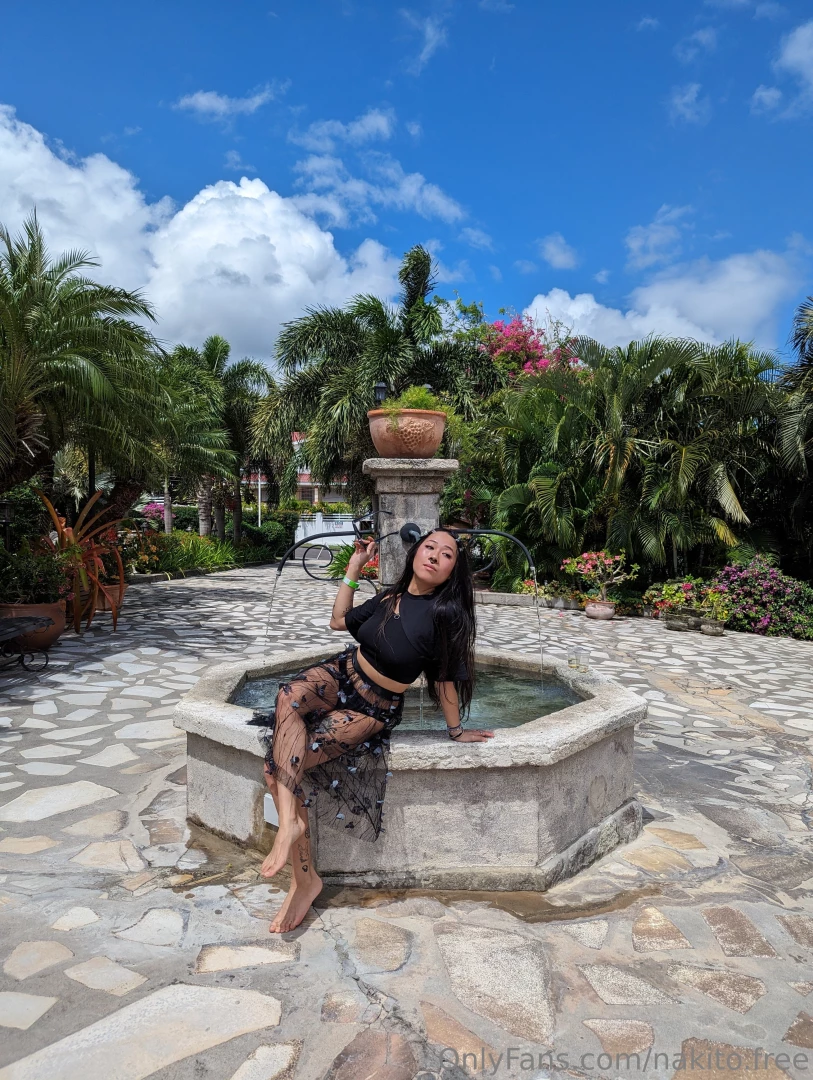 Welcome to paradise it s the juicy heaven so just let yourself go and 