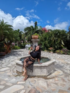 Welcome to paradise it s the juicy heaven so just let yourself go and