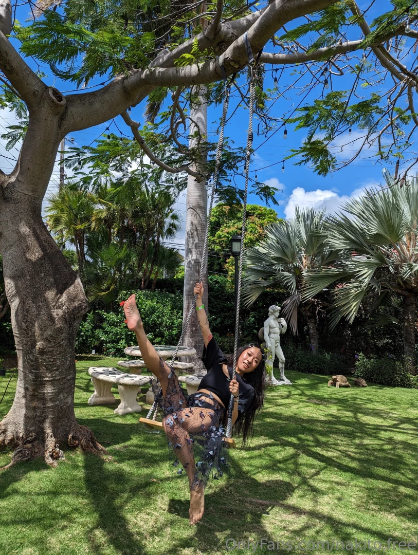 My full lenght but transparent skirt gives you a great insight of my part 1 