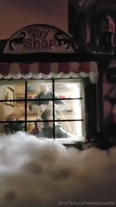 Finally got a tree up amp decorated a few days ago 