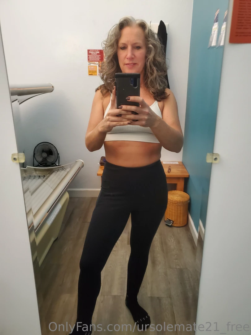 Went live on my vip page while i relaxed in the tanning bed today 