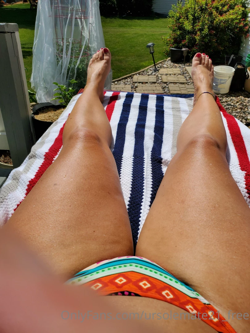 Damn mommy tan lines are forming 