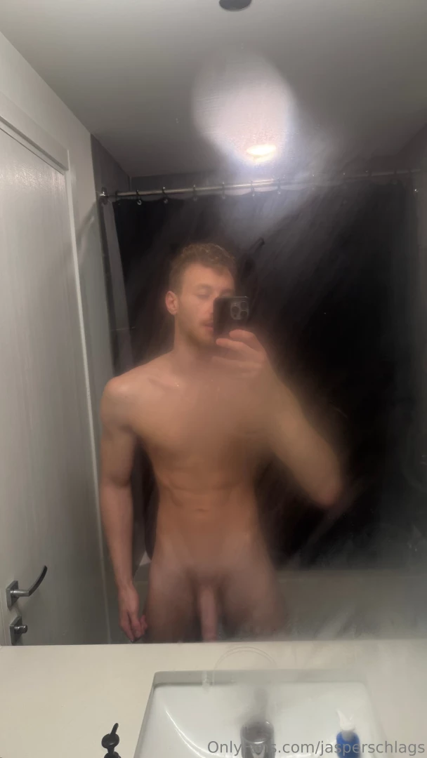 I like the shower hottttt and steamy 