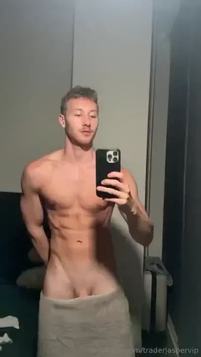 Lets chat i m online and horny af 