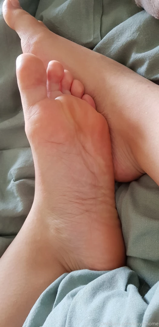 Hey guys guess who posted her first post just woke up in my bed 