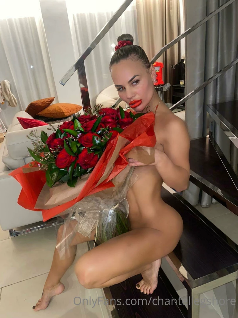 Roses are red my lingerie is white tip me and i ll treat you tonight 