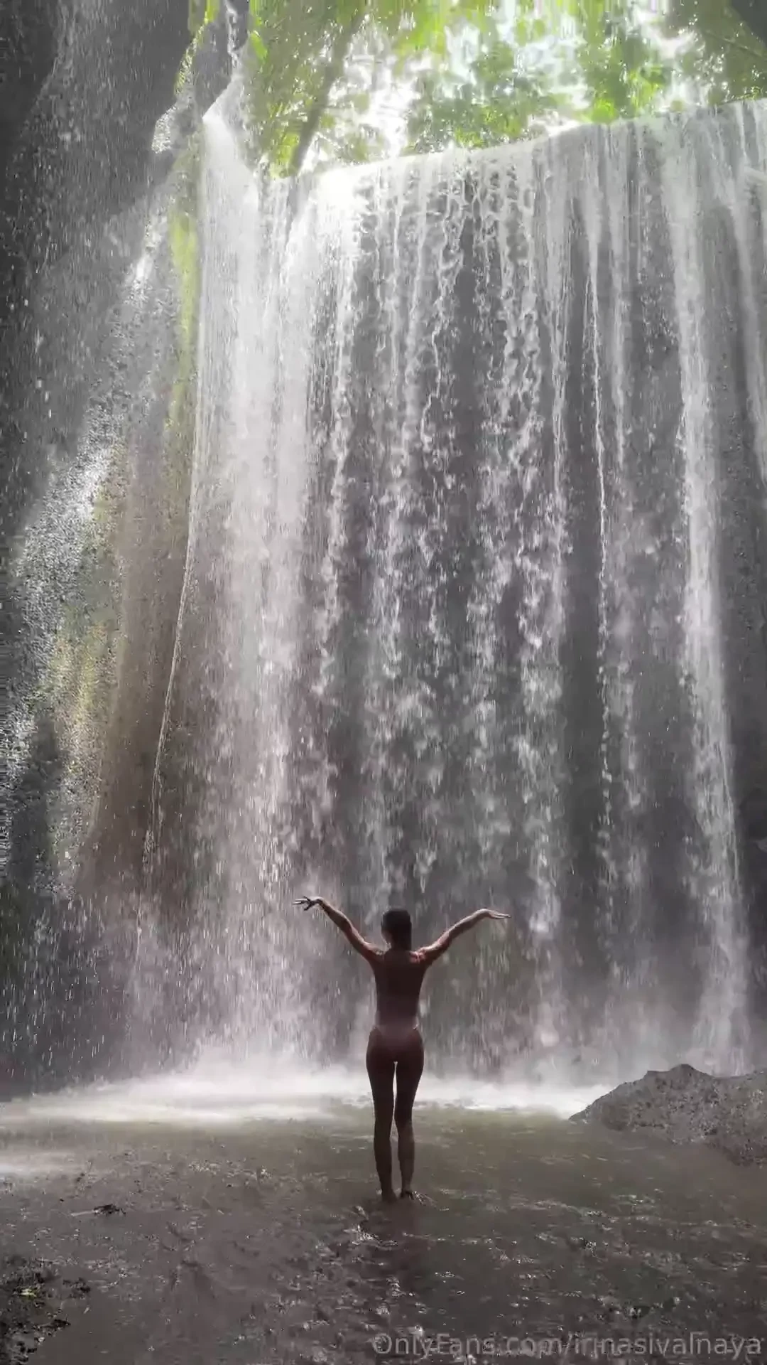 The sound of the waterfall helps you to wash away old thoughts and 