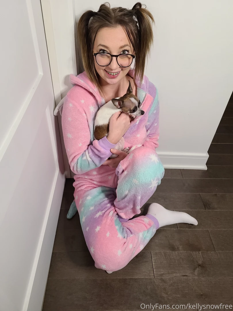 Take my pyjama off on my main onlyfans com thekellysnow part 1 