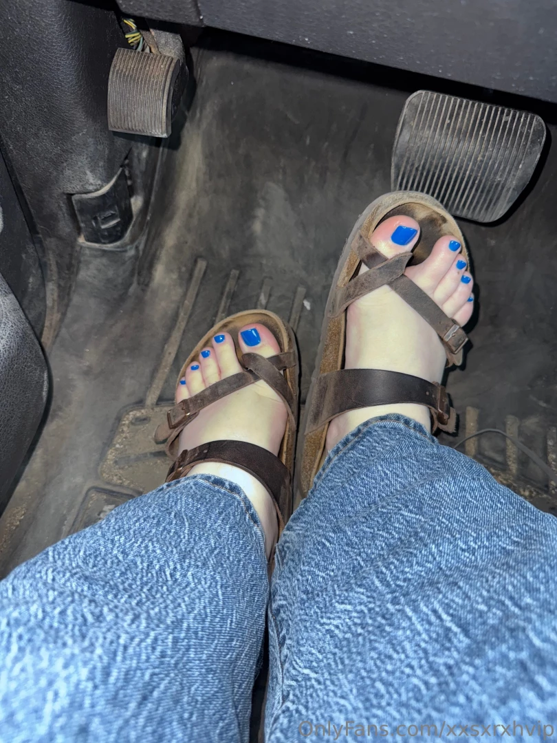Blue toes good pussy 