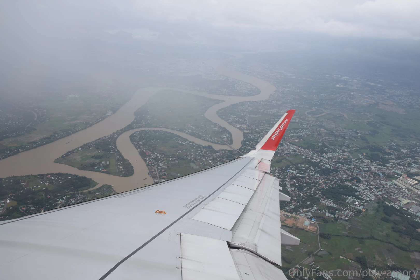 Poly-travel now a storm has started we thought we wasn t afraid of 