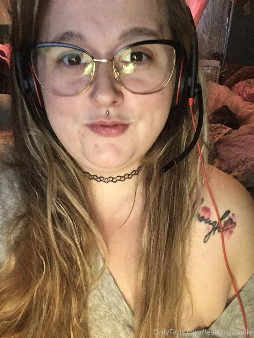 What a naughty goddess i am working and showing my wonderful breasts part 5 