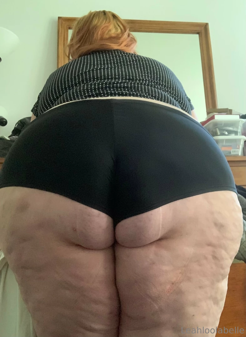 I need someone worshipping my ass and ready to eat it from the back part 1 