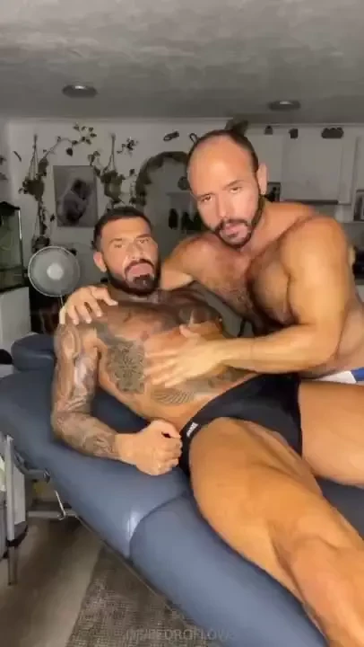 Dm me iconic to see the full massage video 