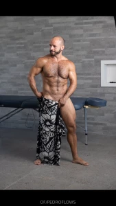 Click right to enjoy me take off my sarong part 1