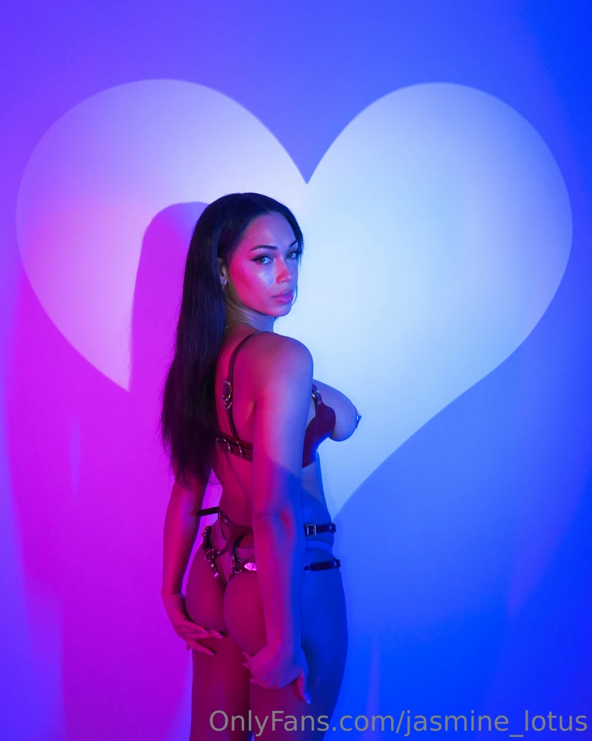 How much do you love your girl-next-door in red drop a in the comments 