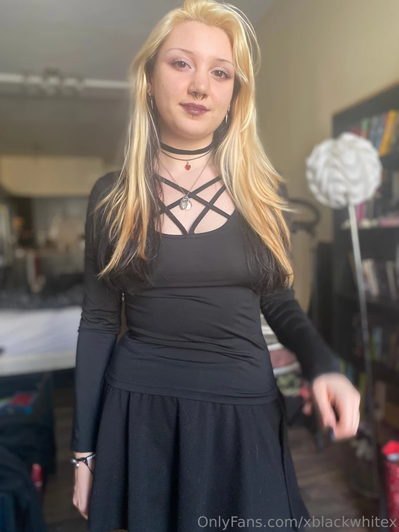 Je vais etre en live ici bientot i will be live here soon 